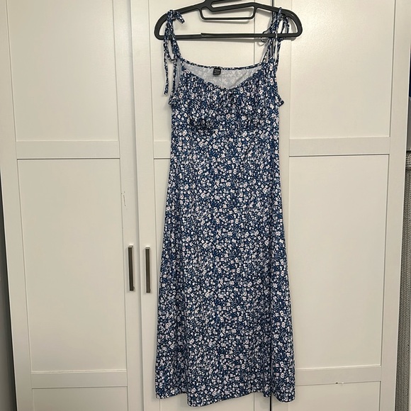 Ditsy Floral Print Tie Shoulder Split Thigh Cami Dress - Picture 3 of 3